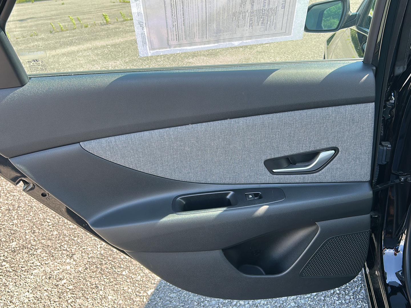 2025 Hyundai Elantra Limited - Photo 14