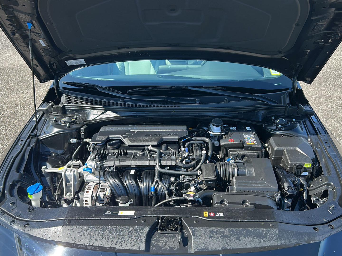 2025 Hyundai Elantra Limited - Photo 11