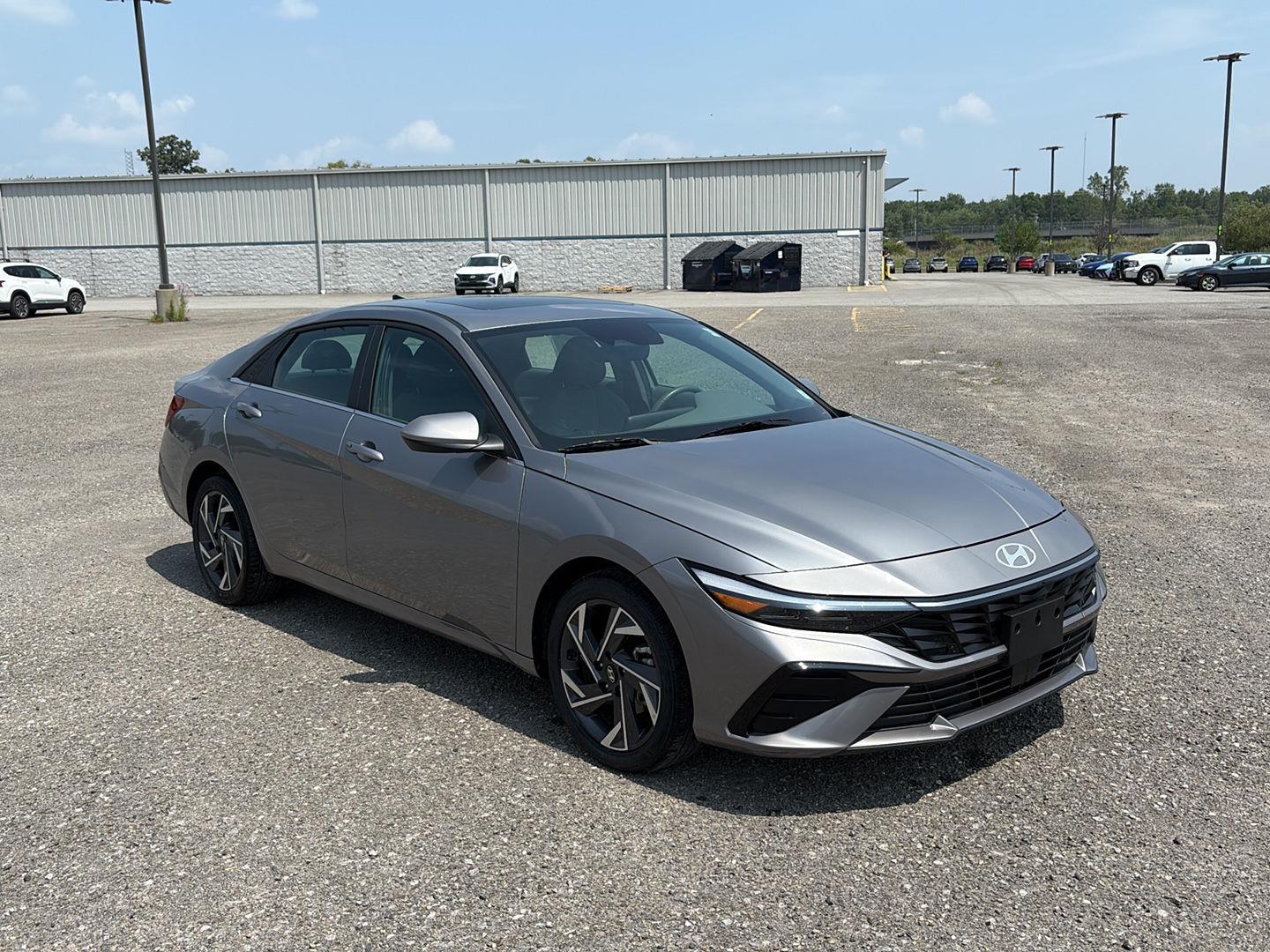 2025 Hyundai Elantra SEL Convenience photo 2