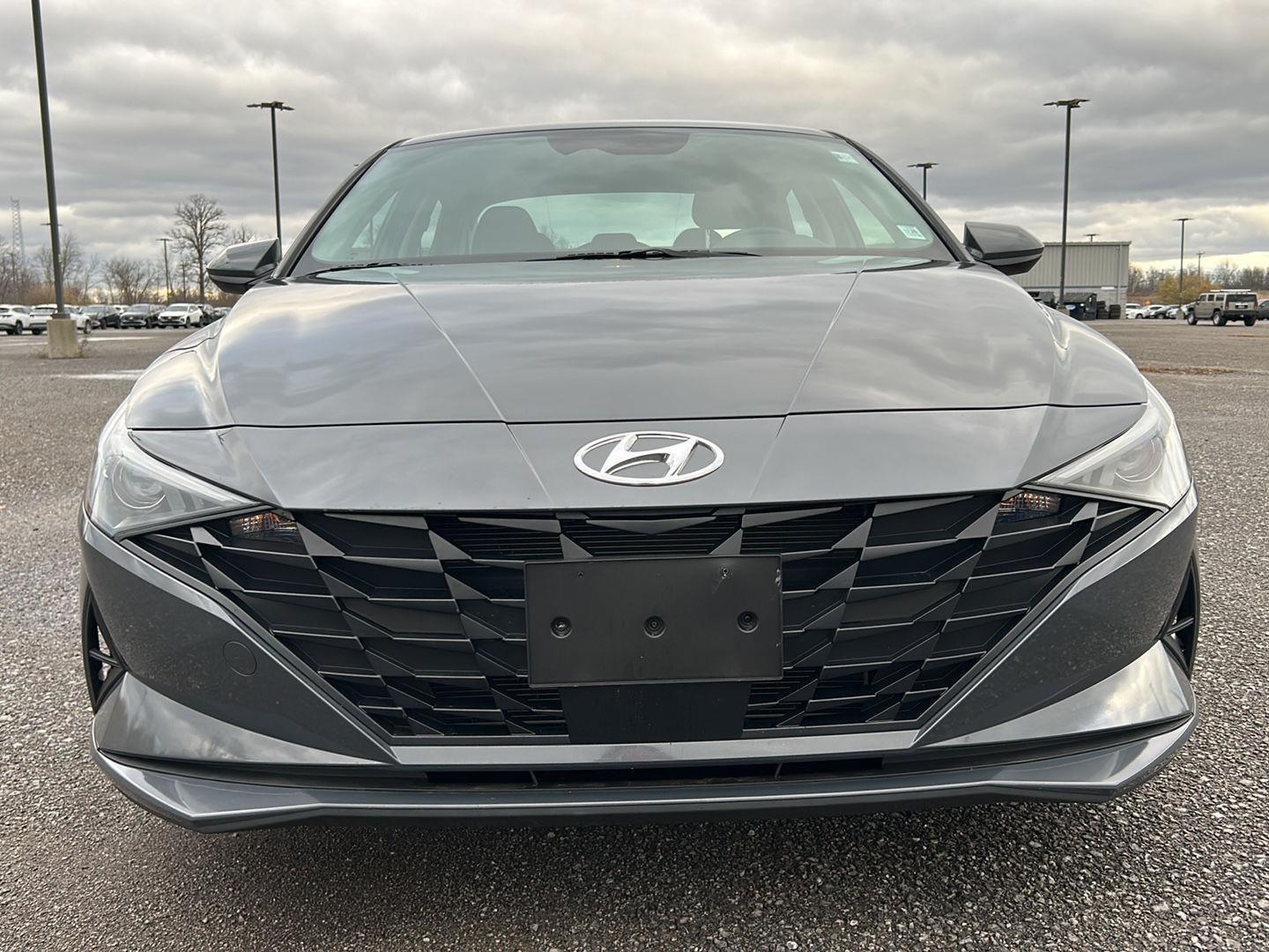 2023 Hyundai Elantra SEL photo 2