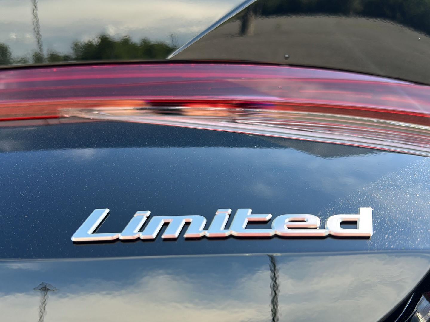2025 Hyundai Elantra Limited - Photo 10