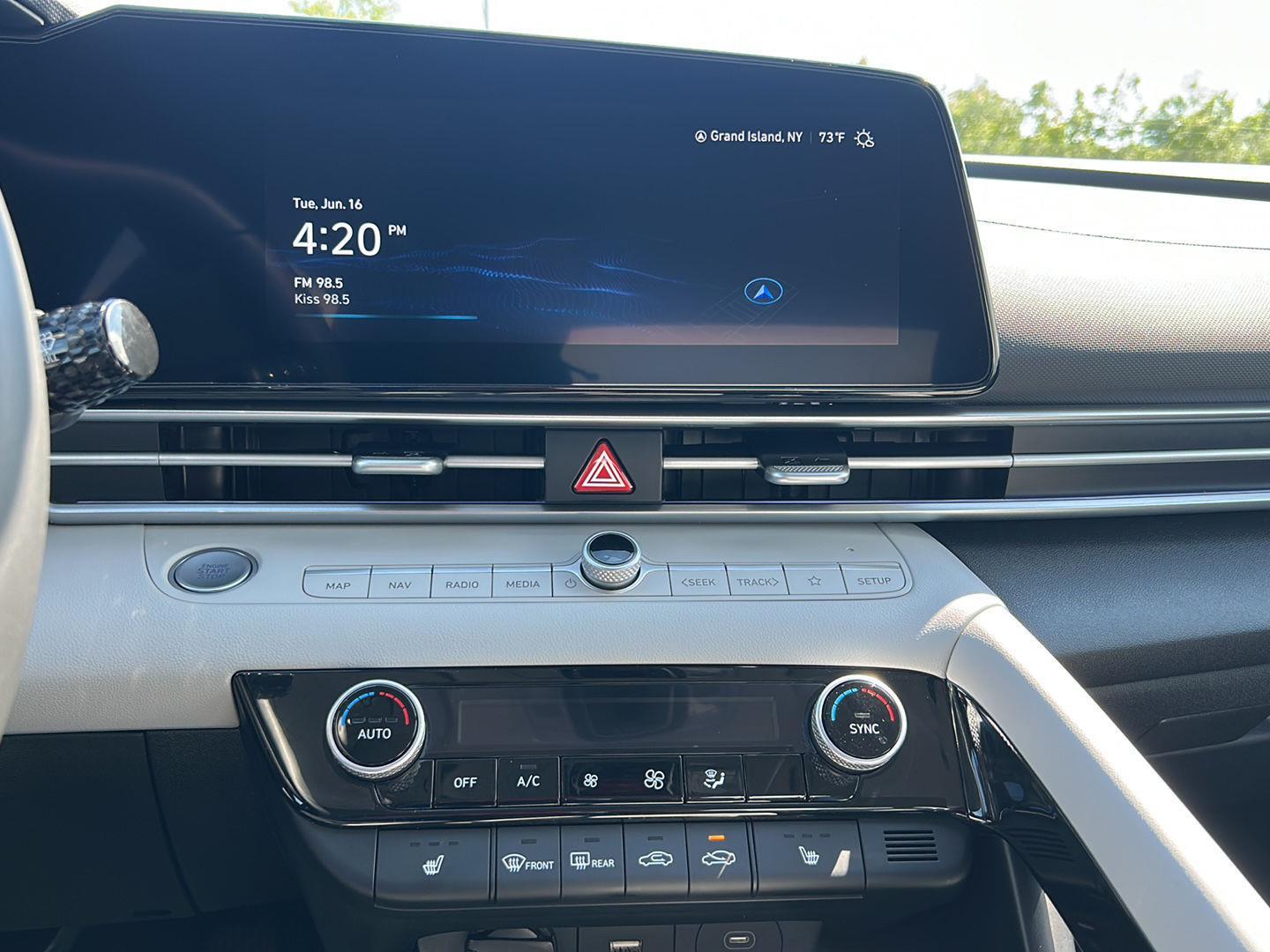 2025 Hyundai Elantra Limited - Photo 29