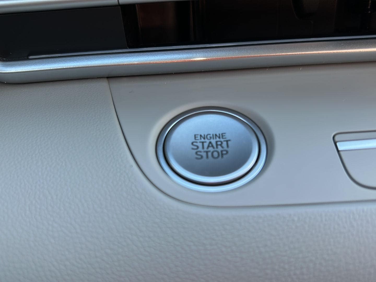 2025 Hyundai Elantra Limited - Photo 27