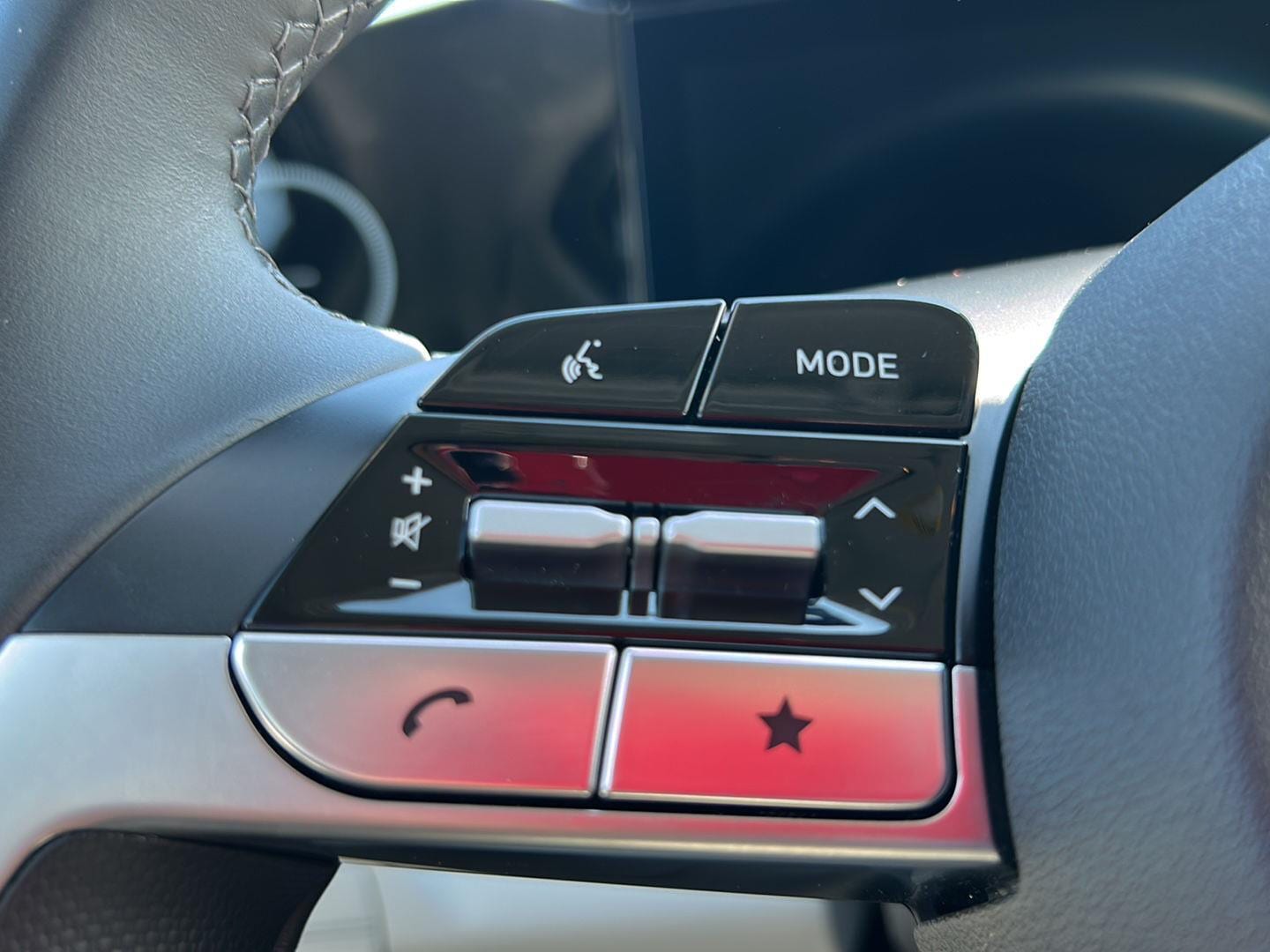2025 Hyundai Elantra Limited - Photo 26