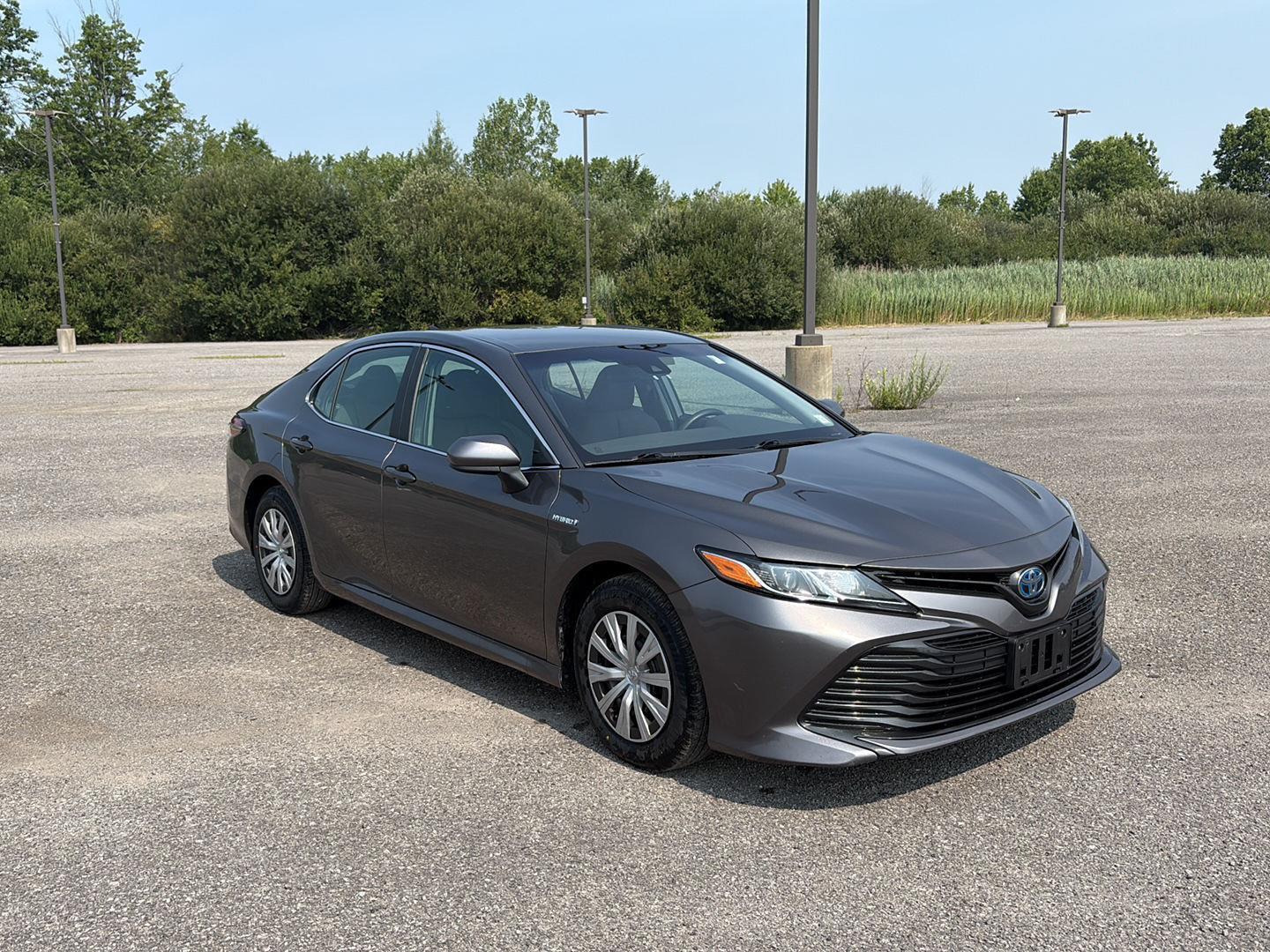 2020 Toyota Camry Hybrid LE photo 2