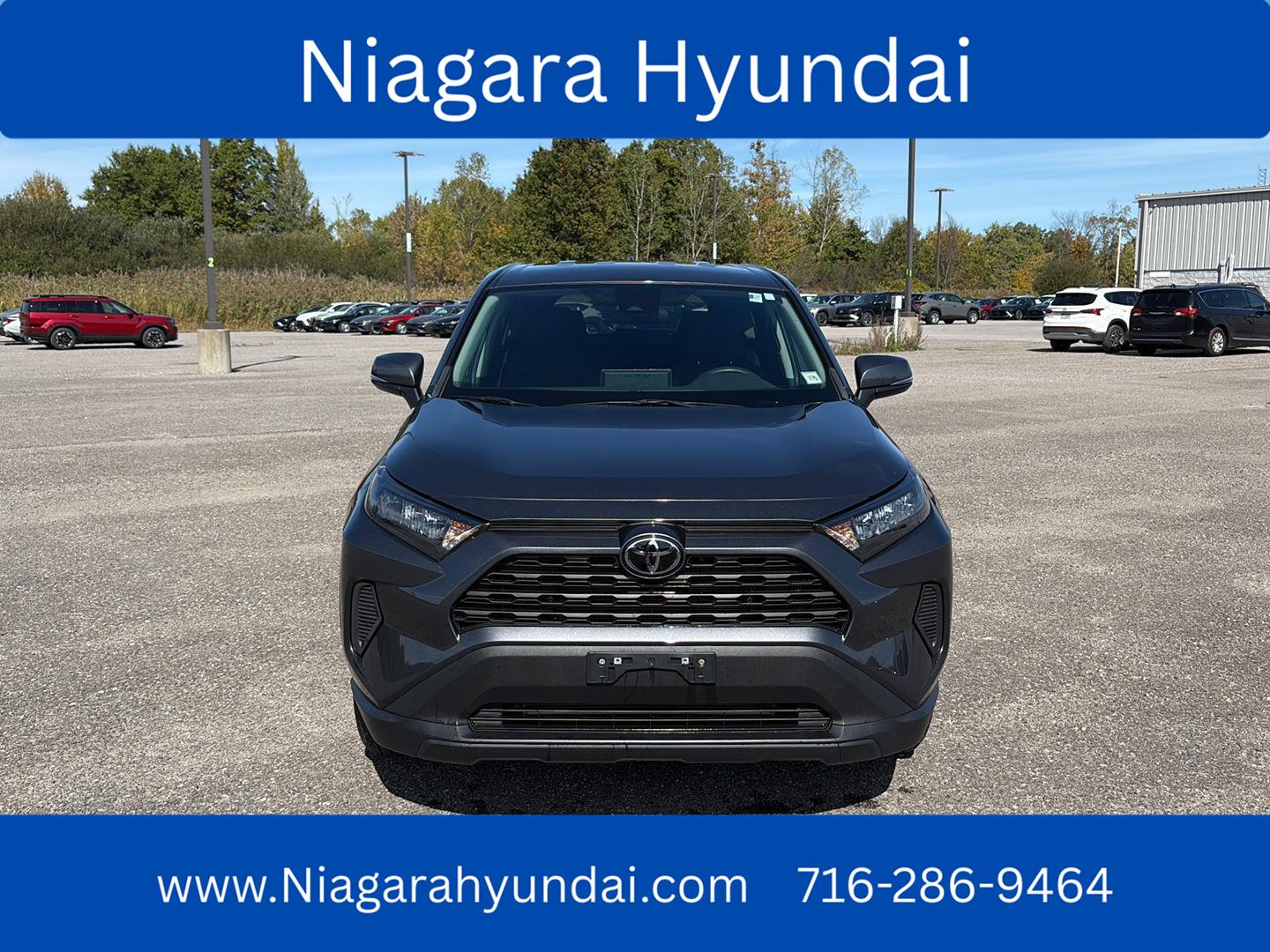 2022 Toyota RAV4 LE's photo