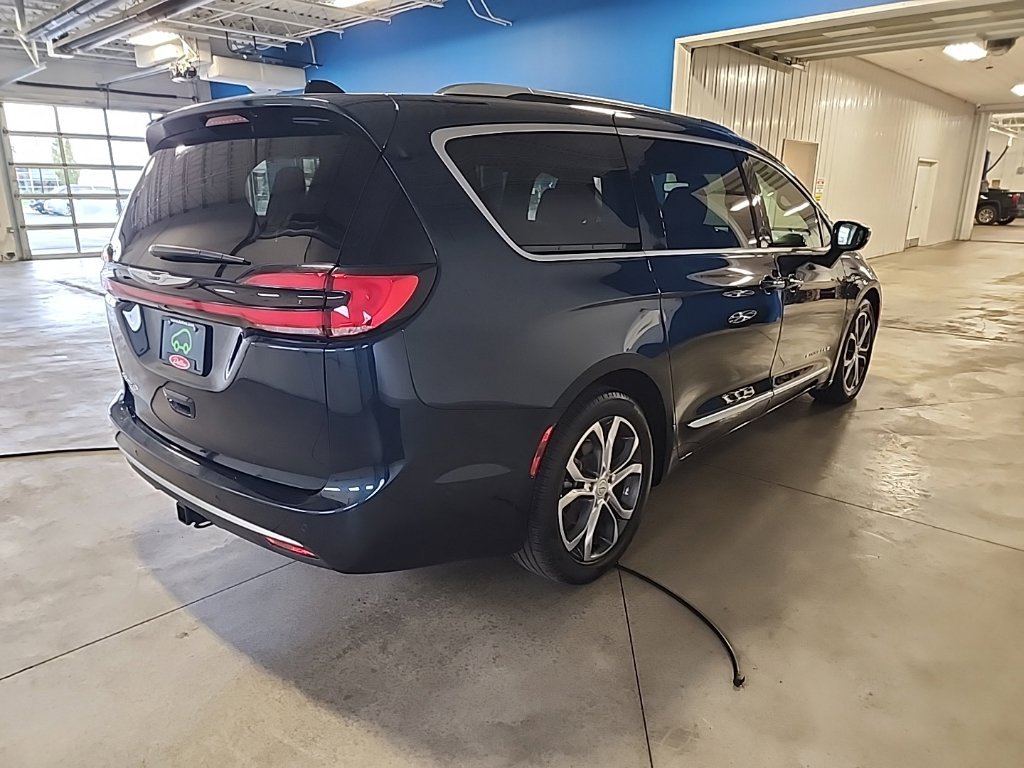 2025 Chrysler Pacifica Pinnacle - Photo 3