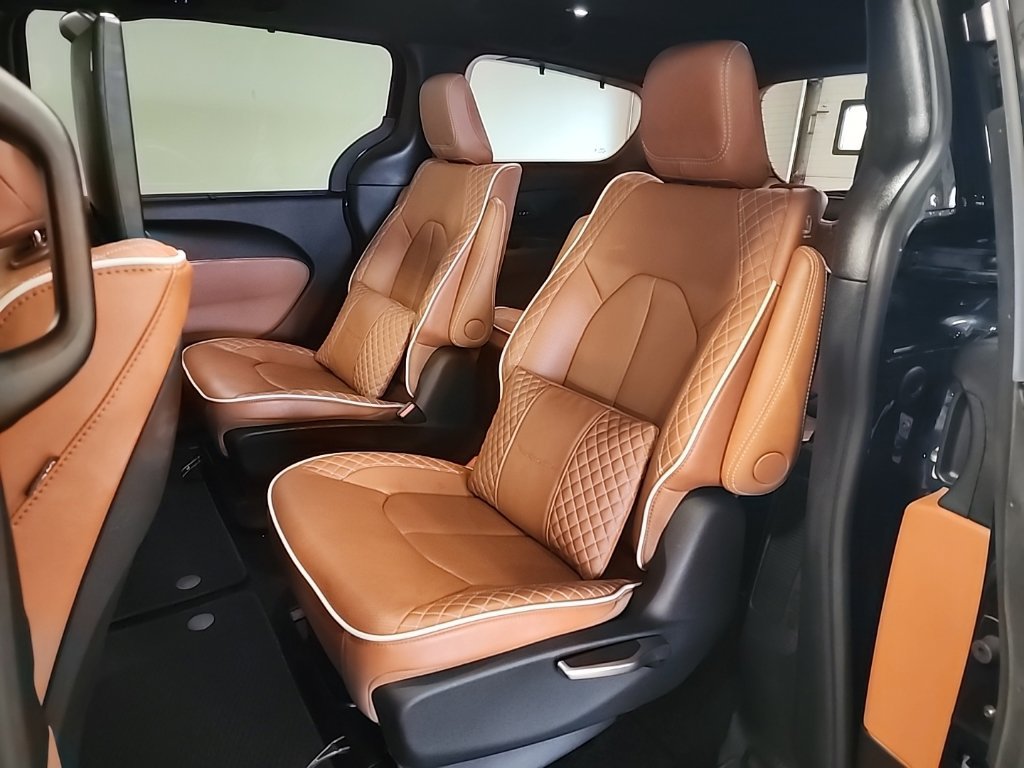 2025 Chrysler Pacifica Pinnacle - Photo 13