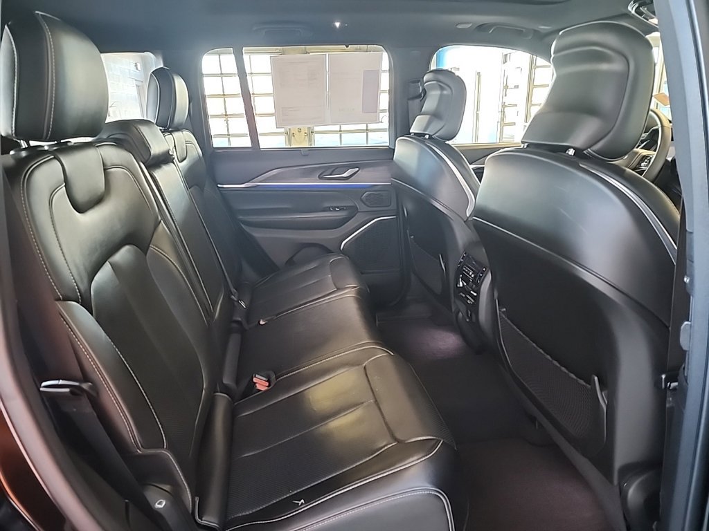 2023 Jeep Grand Cherokee Overland - Photo 15