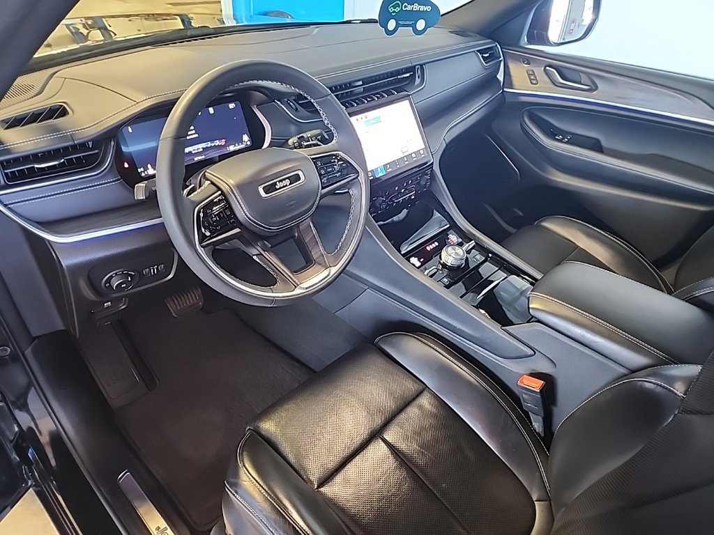 2023 Jeep Grand Cherokee Overland - Photo 11