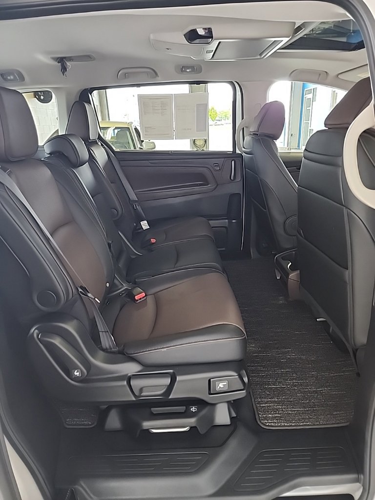 2026 Honda Odyssey Elite - Photo 17