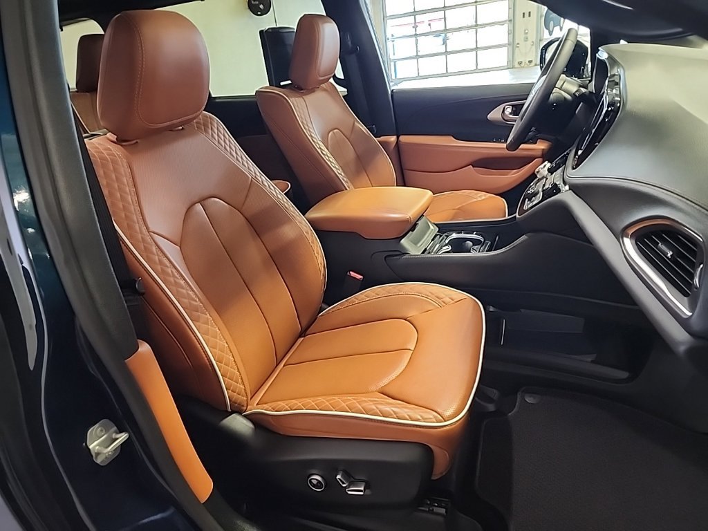 2025 Chrysler Pacifica Pinnacle - Photo 20