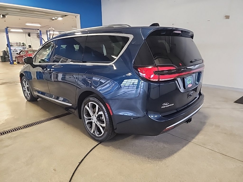 Used 2025 Chrysler Pacifica Pinnacle