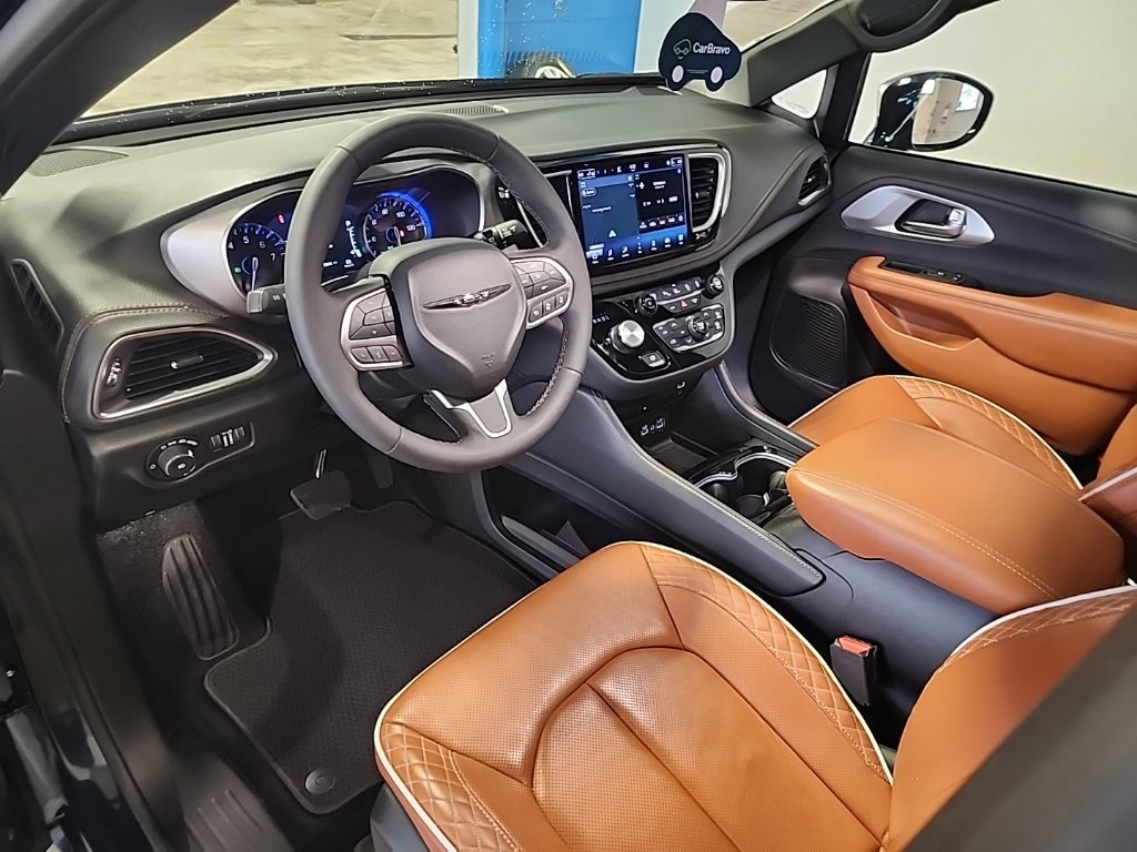 2025 Chrysler Pacifica Pinnacle - Photo 10