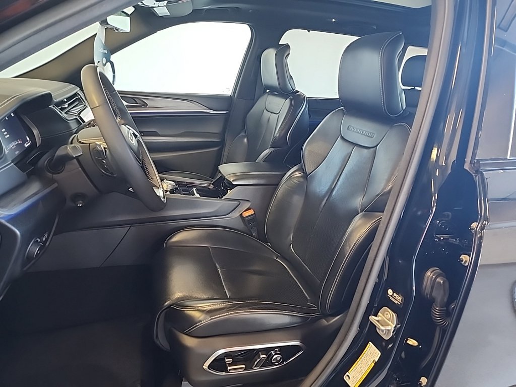 2023 Jeep Grand Cherokee Overland - Photo 12