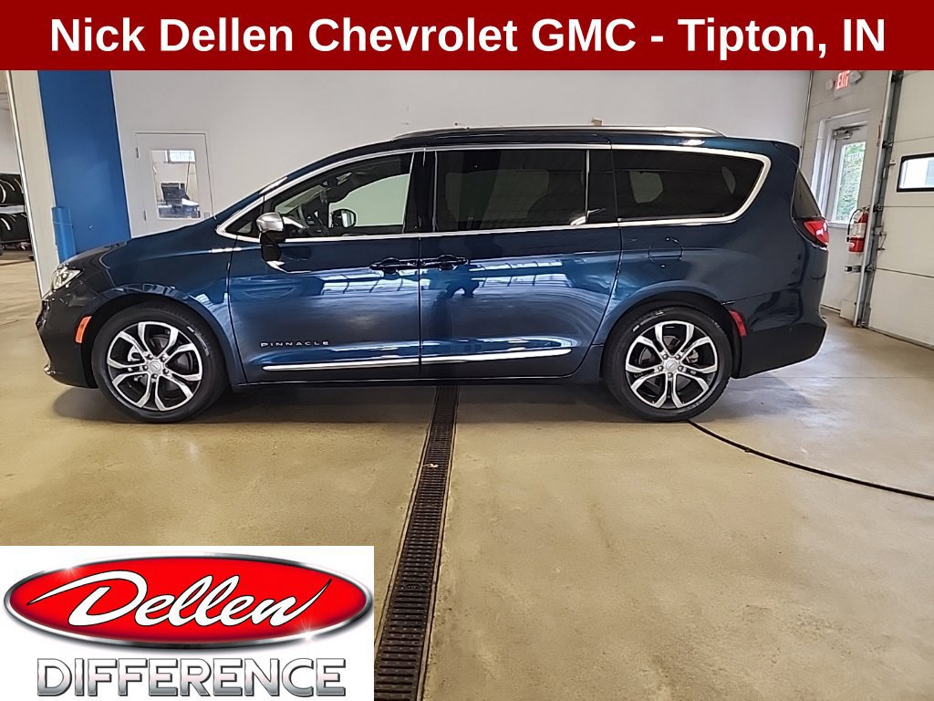 Used 2025 Chrysler Pacifica Pinnacle