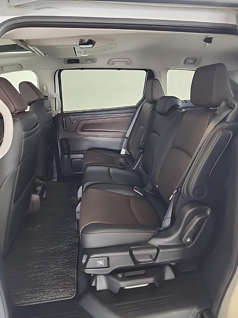 2026 Honda Odyssey Elite - Photo 12