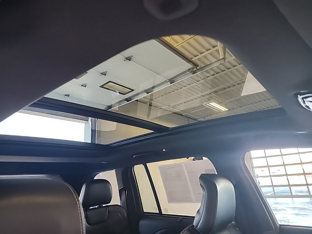 2023 Jeep Grand Cherokee Overland - Photo 18