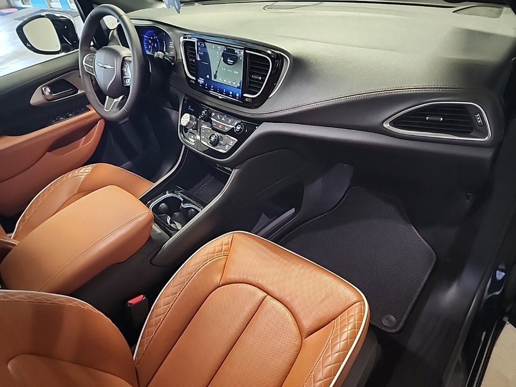 2025 Chrysler Pacifica Pinnacle - Photo 19
