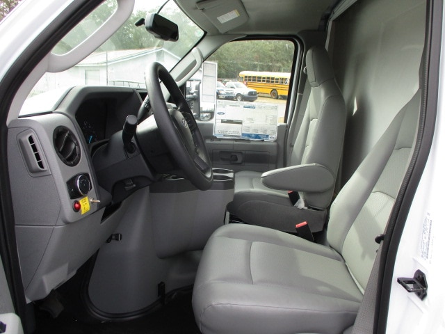 2025 Ford E-Series Cutaway Base - Photo 6