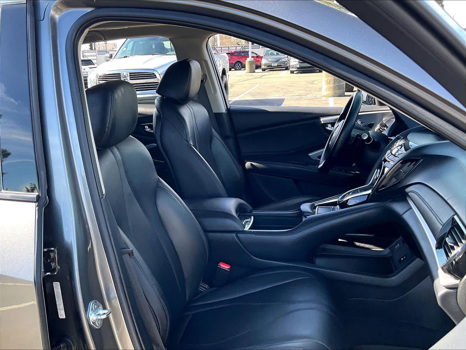 2023 Acura RDX photo 3