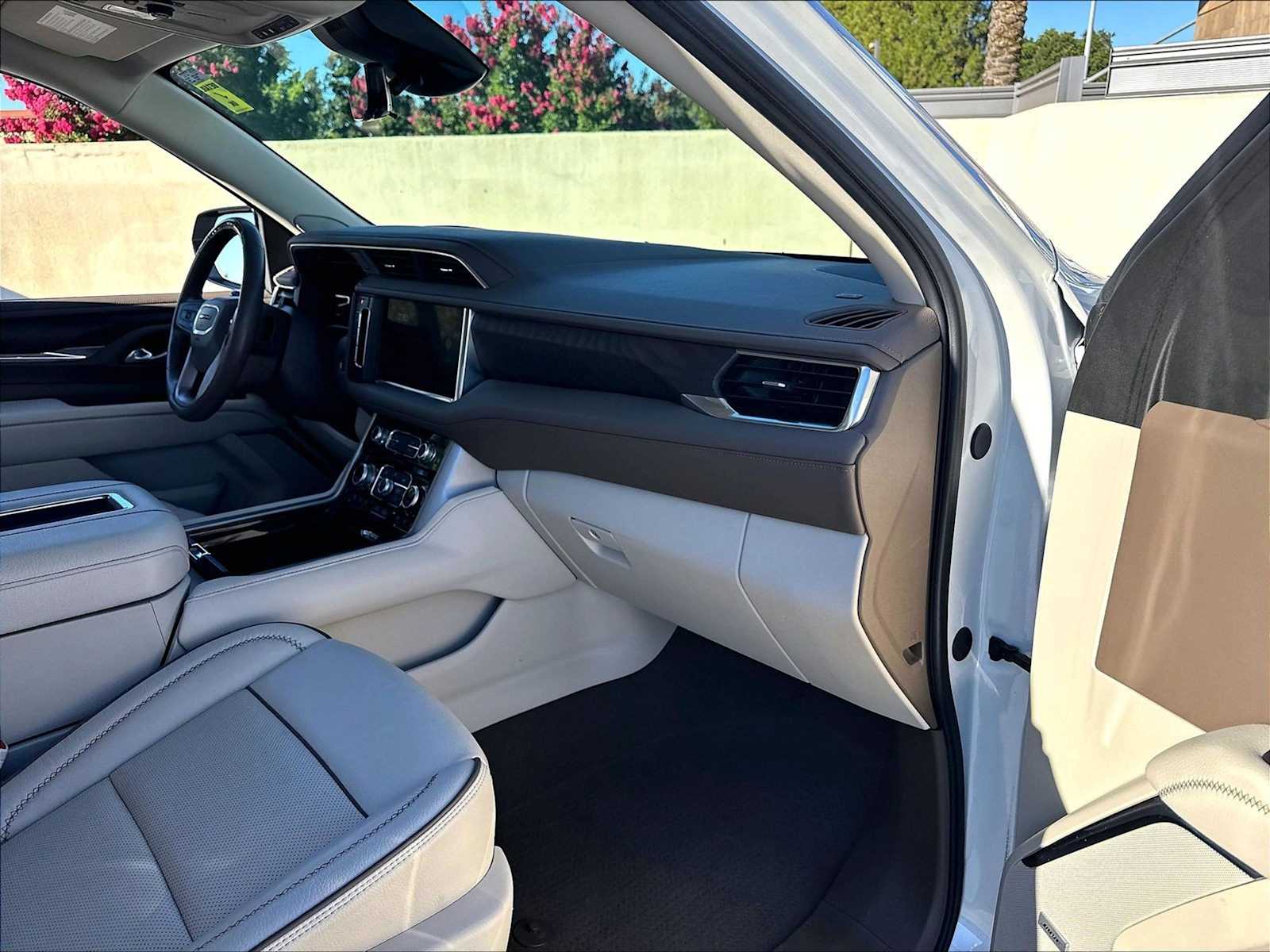 2024 GMC Yukon Denali - Photo 16