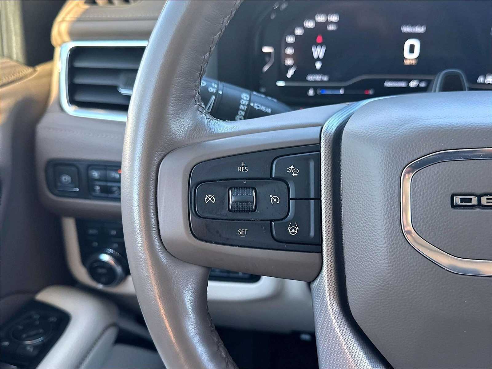 2024 GMC Yukon Denali - Photo 18