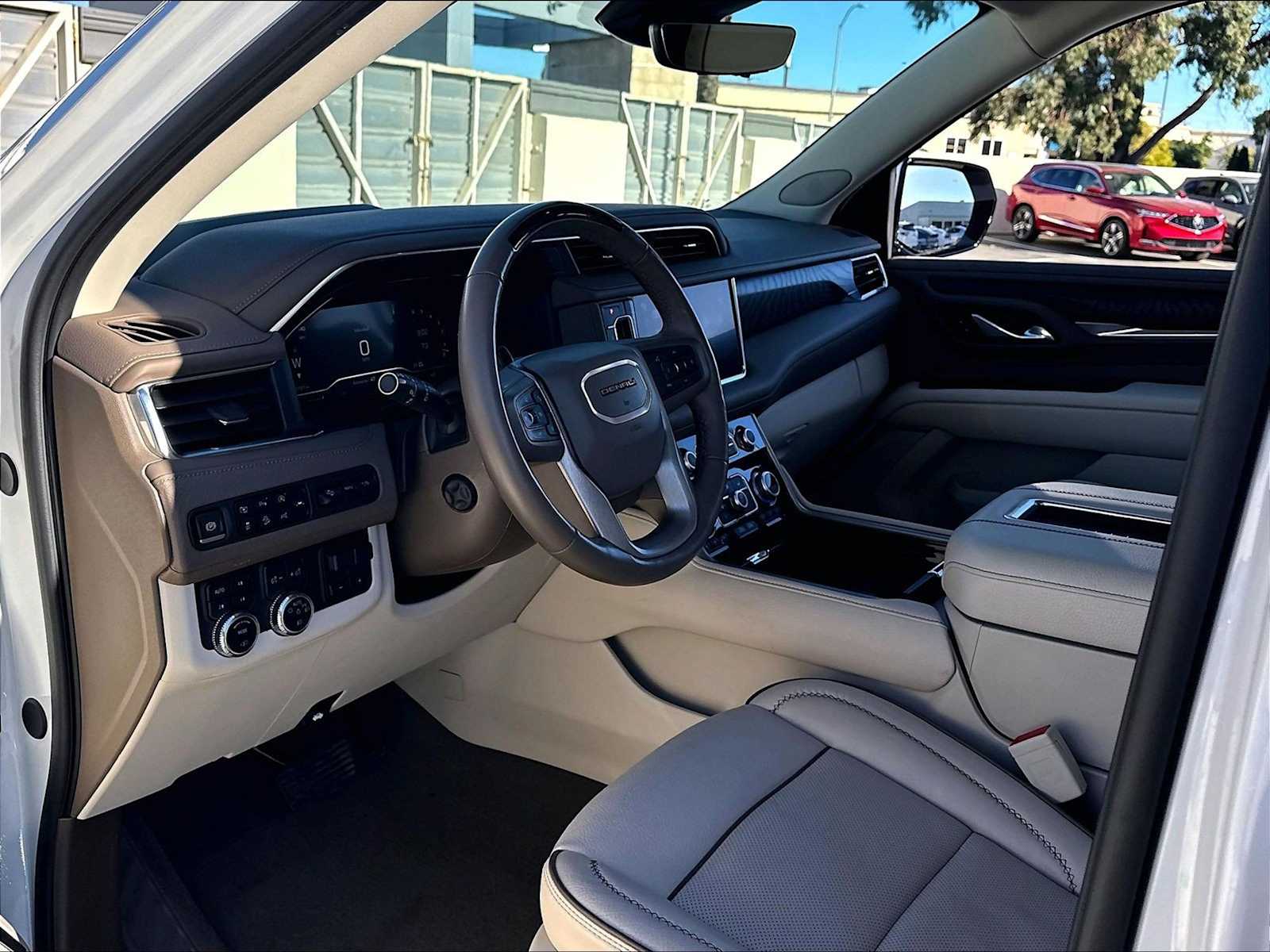 2024 GMC Yukon Denali - Photo 14
