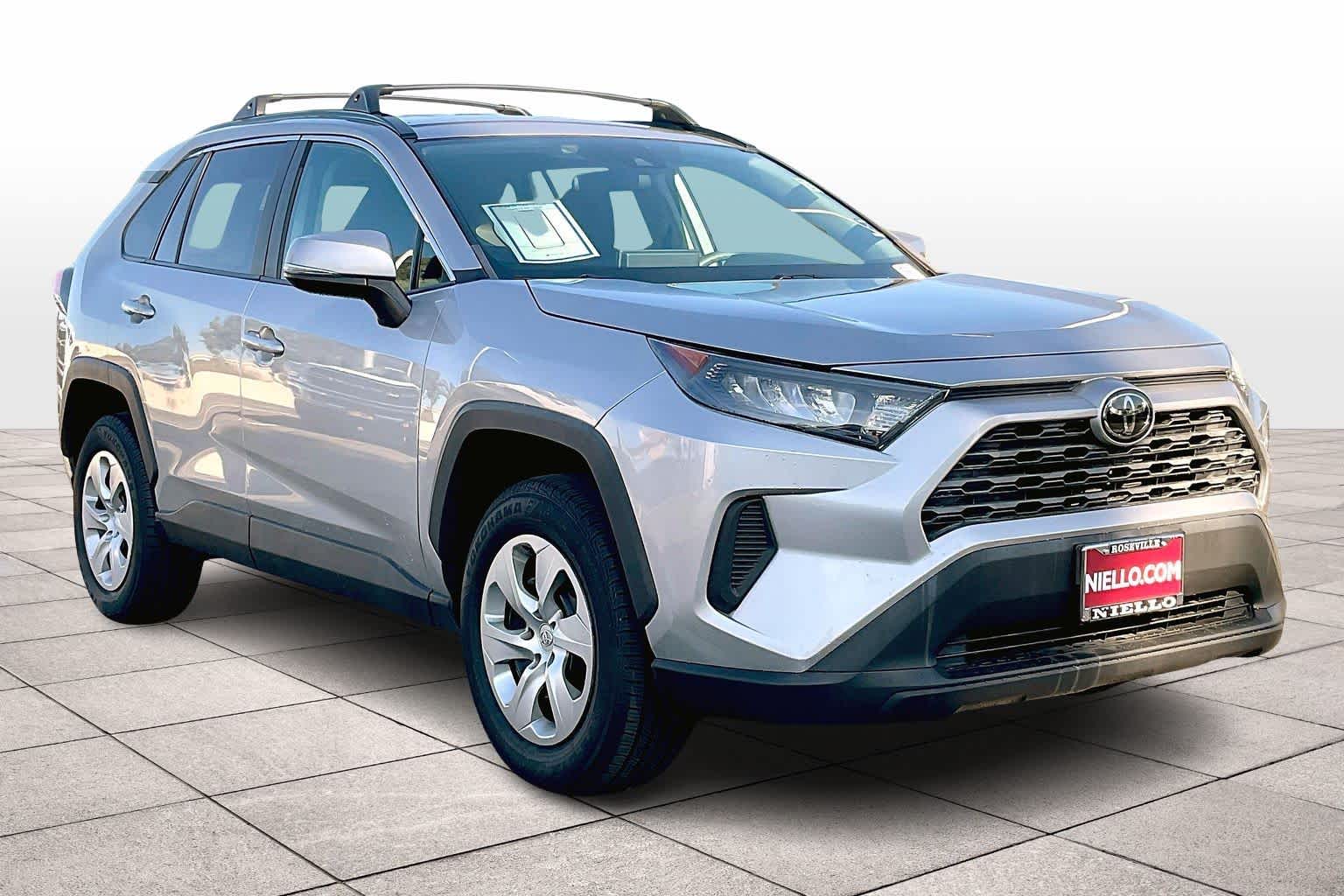 2019 Toyota RAV4 LE photo 2