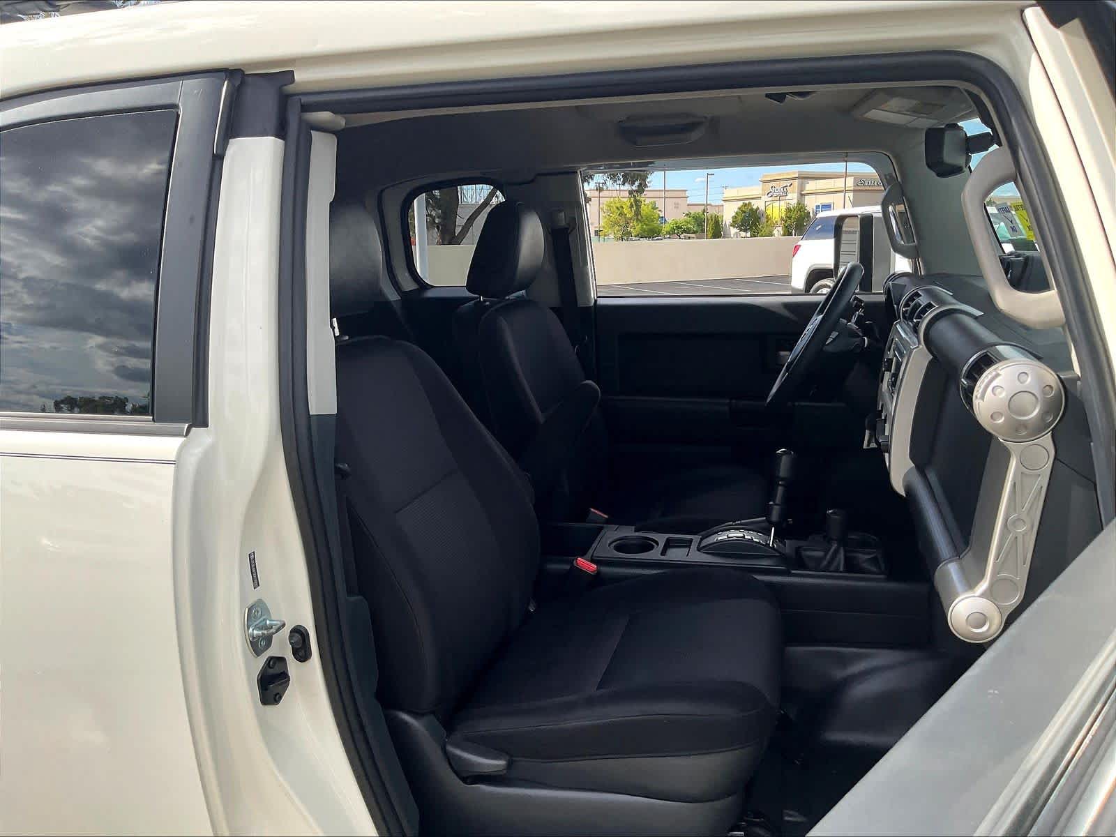 2014 Toyota FJ Cruiser photo 3