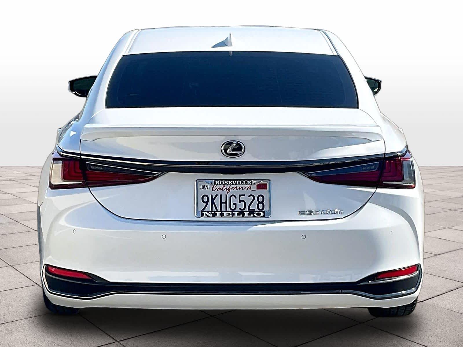 2024 LEXUS ES 300h photo 4