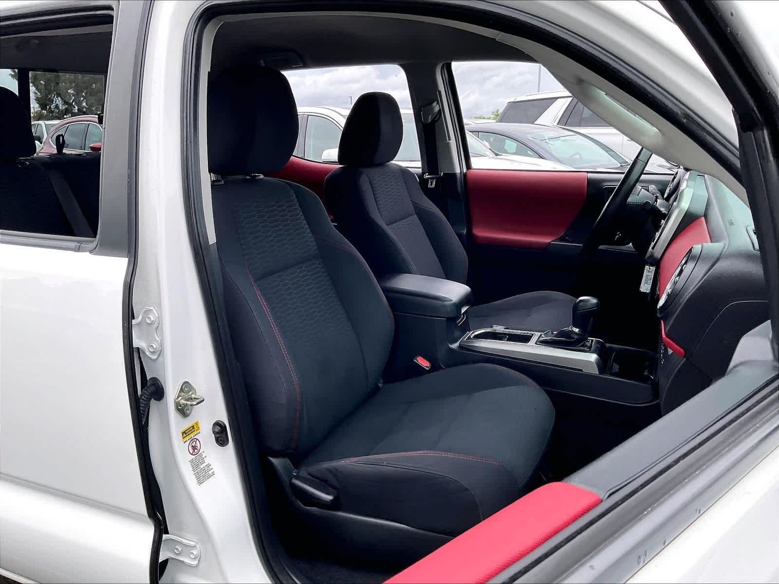 2016 Toyota Tacoma photo 3