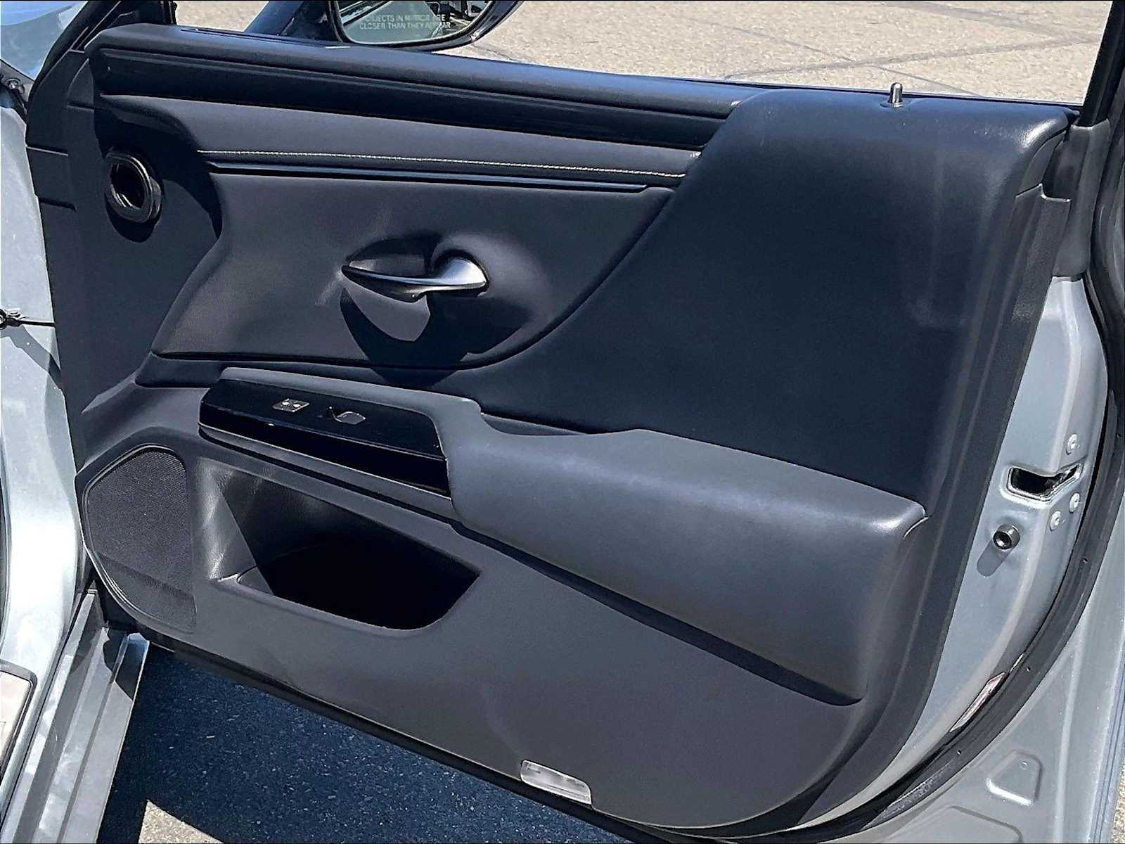 2022 Lexus ES 350 - Photo 24