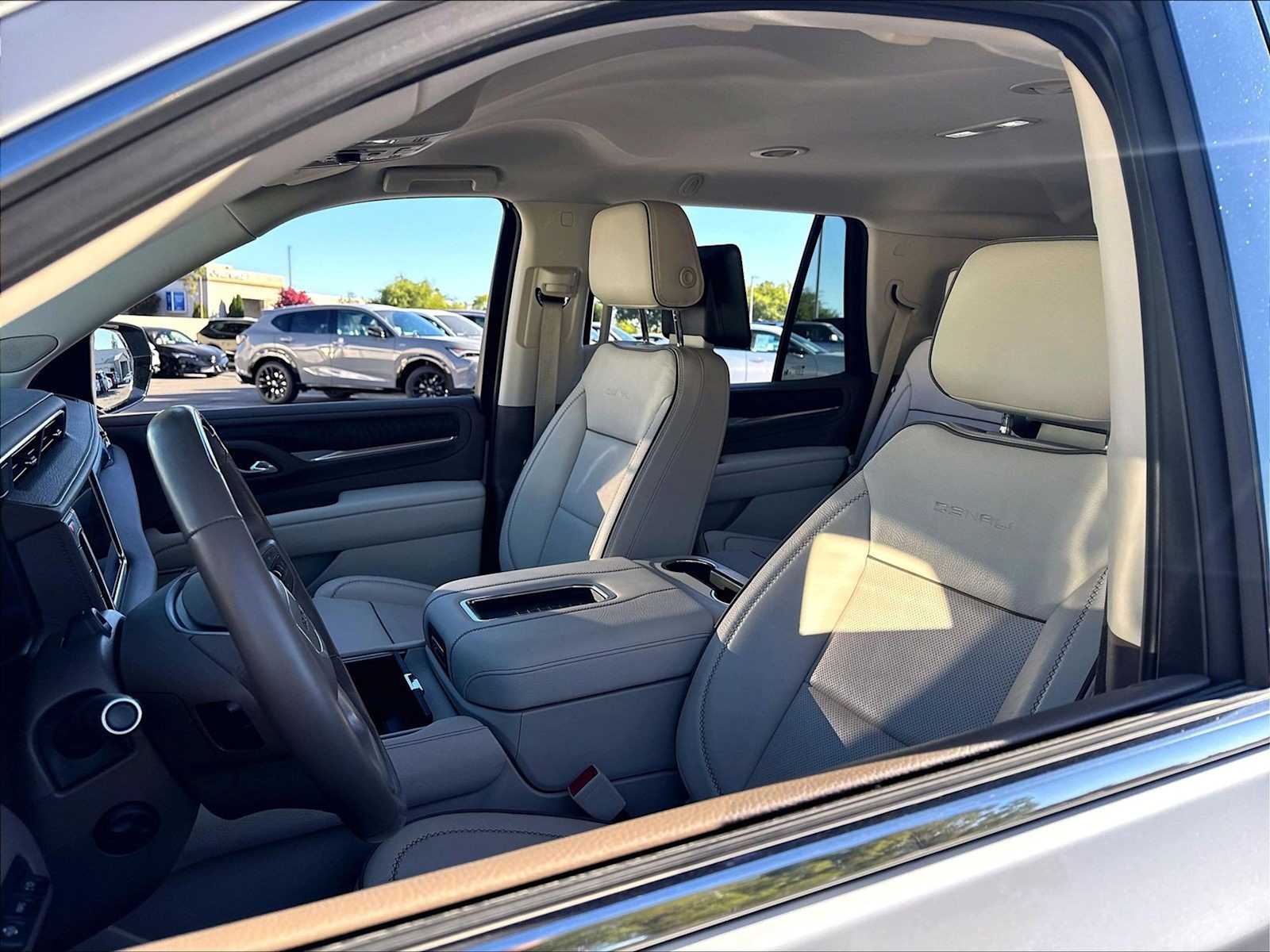 2024 GMC Yukon Denali - Photo 25