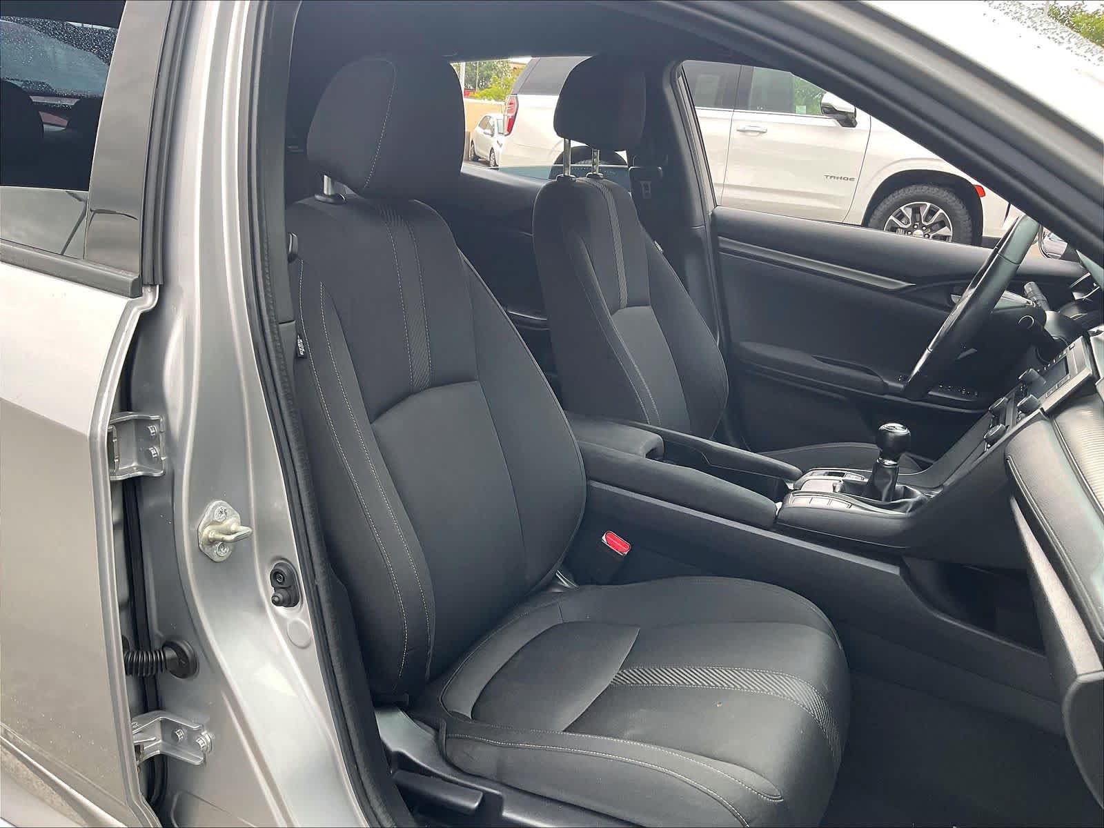 2018 Honda Civic Hatchback photo 3