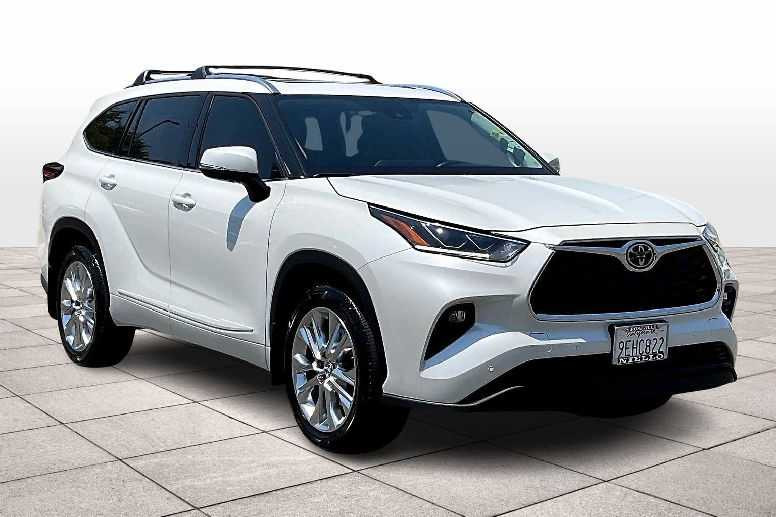 2023 Toyota Highlander Limited SE photo 2