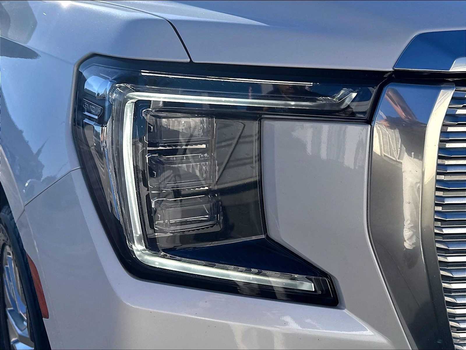 2024 GMC Yukon Denali - Photo 29