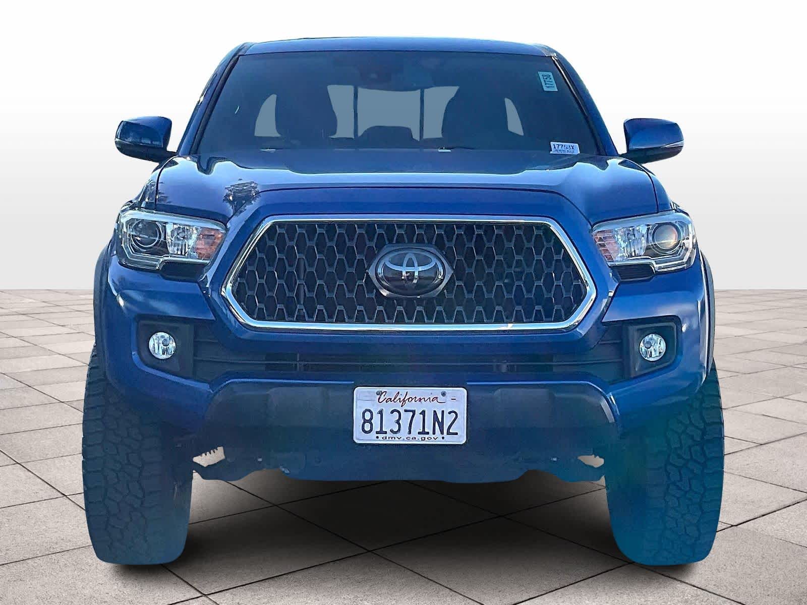 2018 Toyota Tacoma photo 2