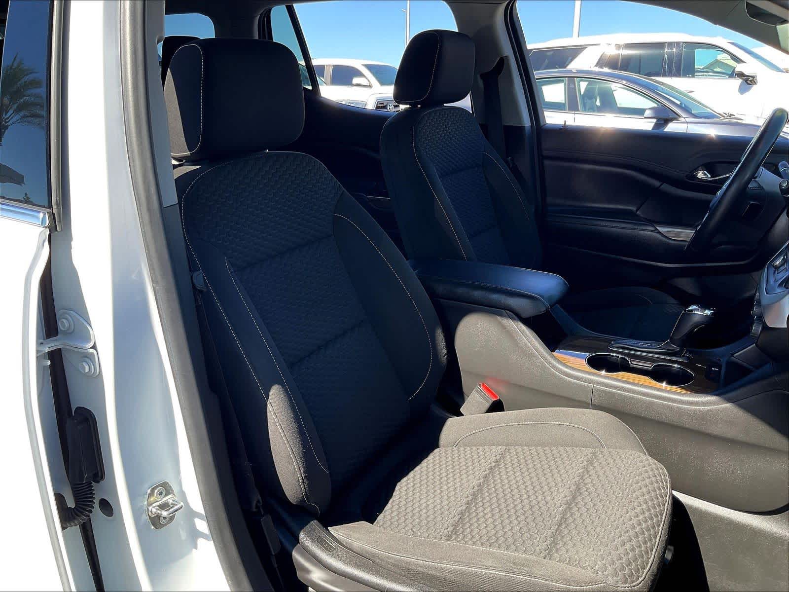 2019 GMC Acadia photo 3