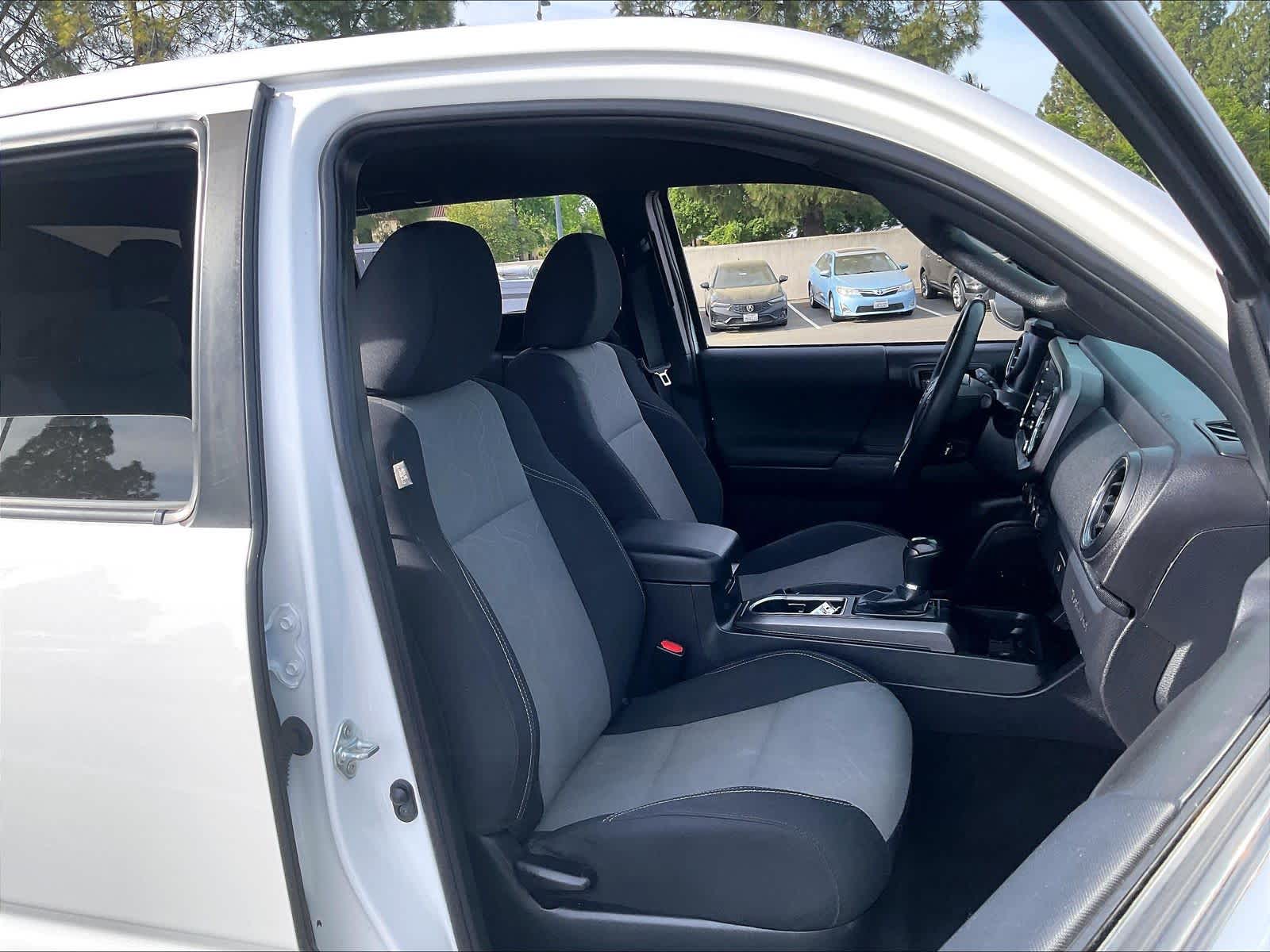 2023 Toyota Tacoma photo 3