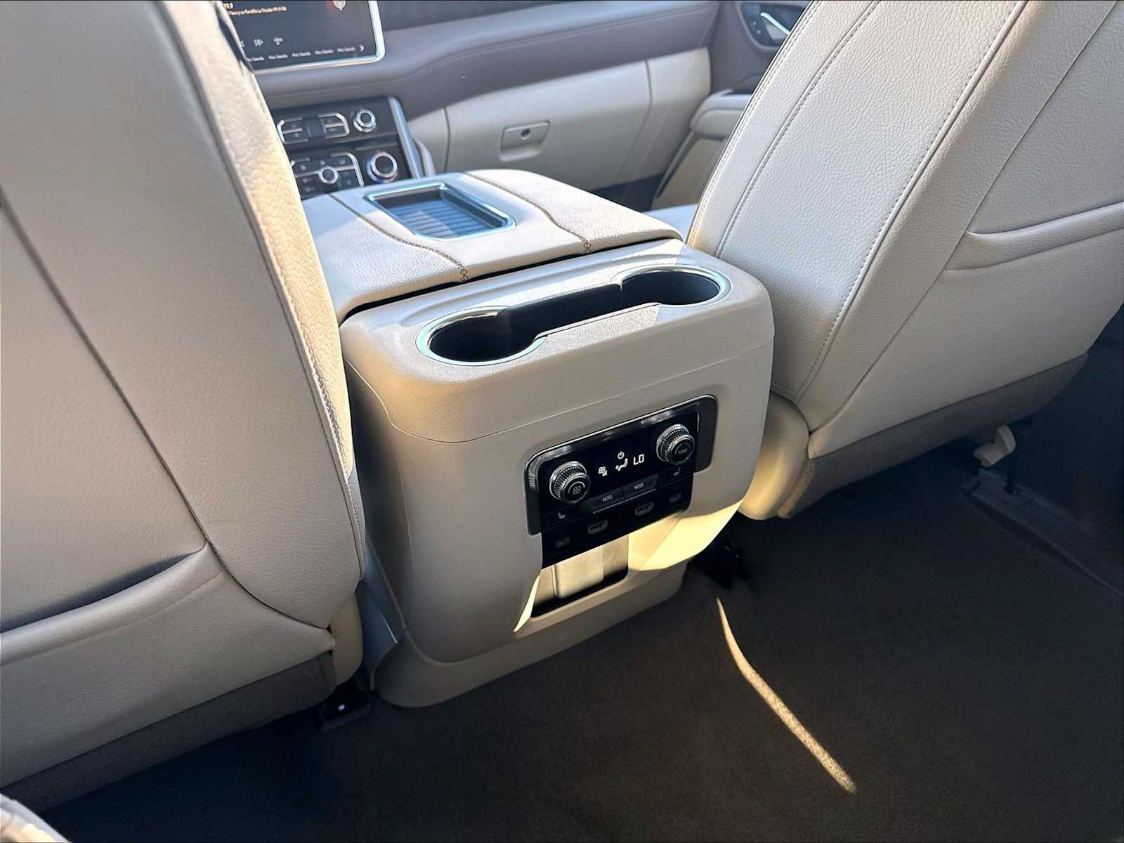 2024 GMC Yukon Denali - Photo 33