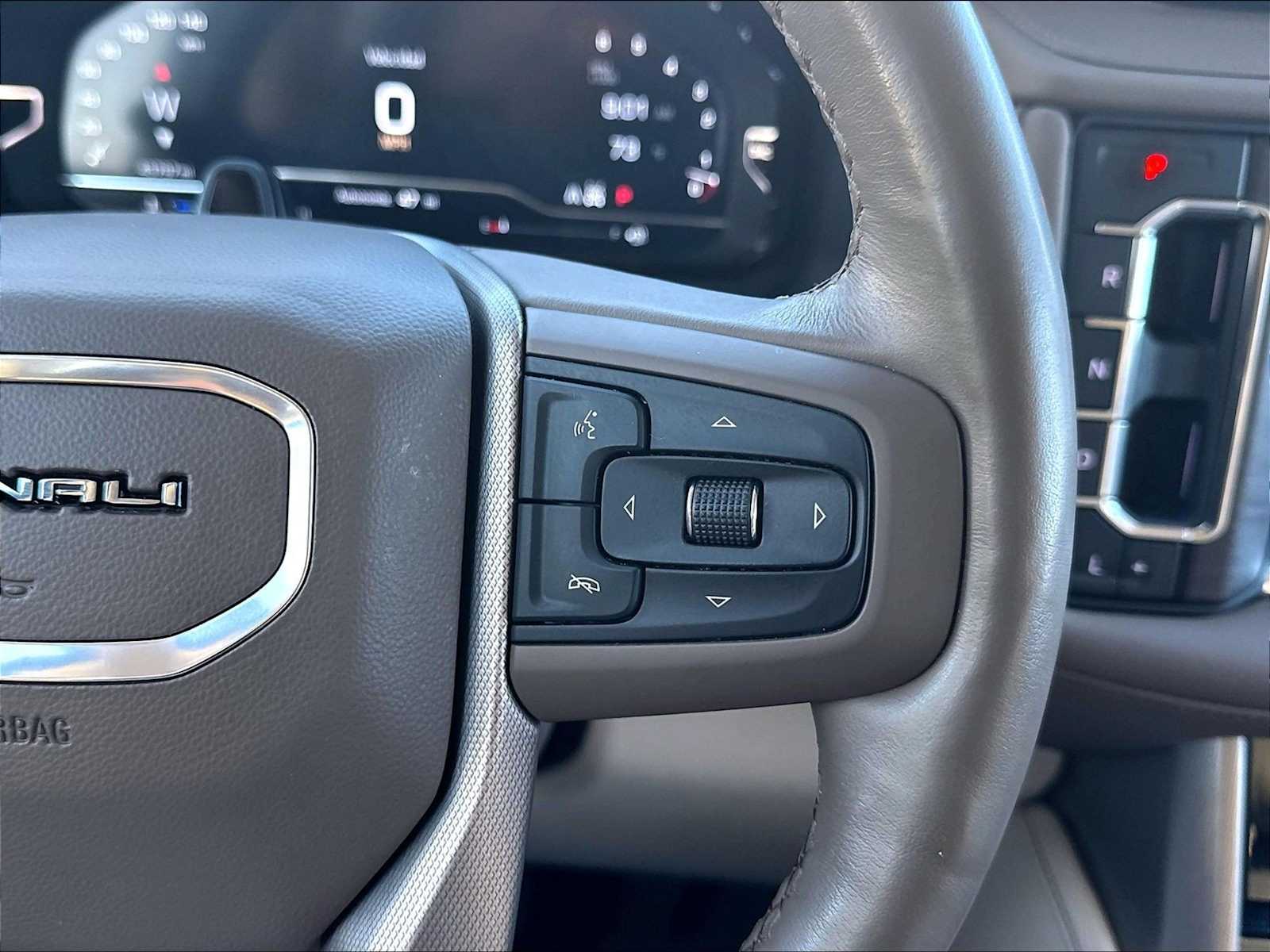 2024 GMC Yukon Denali - Photo 19