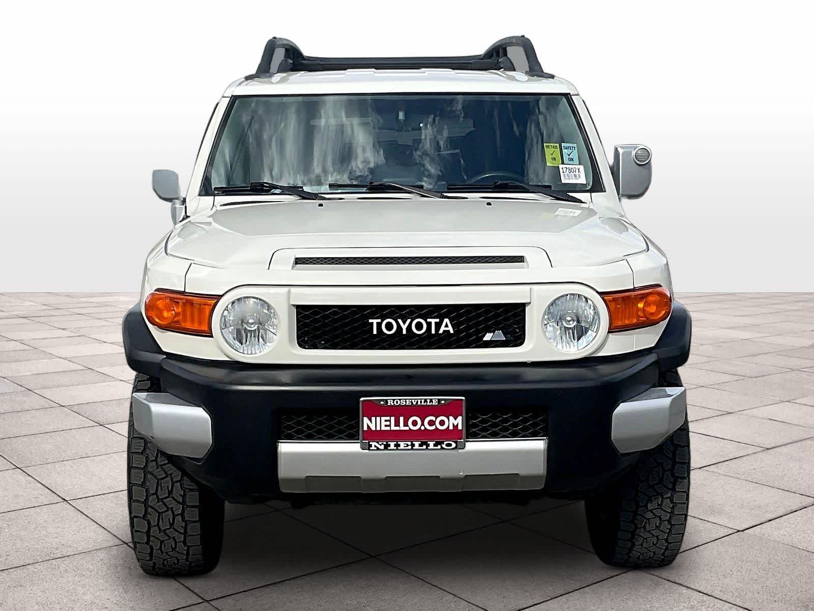 2014 Toyota FJ Cruiser photo 2