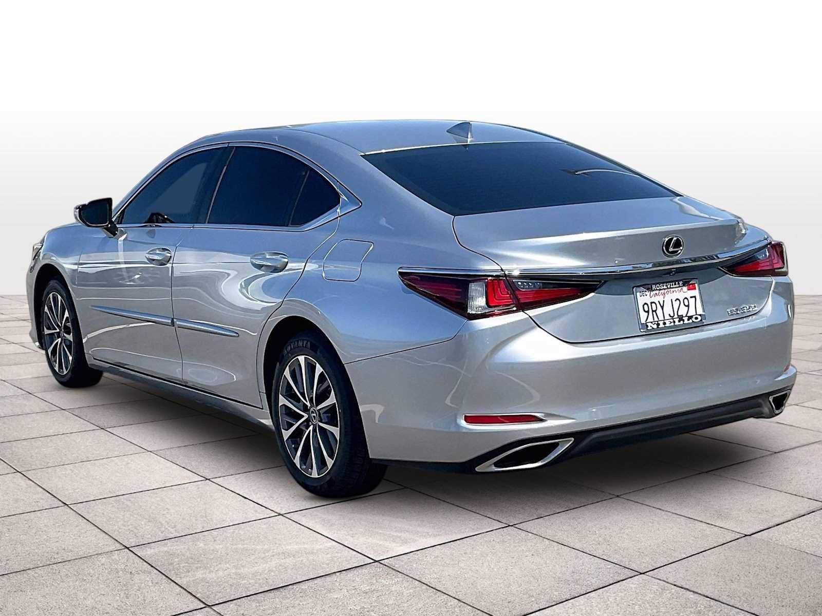 2022 Lexus ES 350 - Photo 13