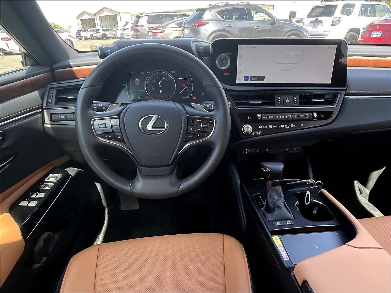2024 LEXUS ES 300h photo 5