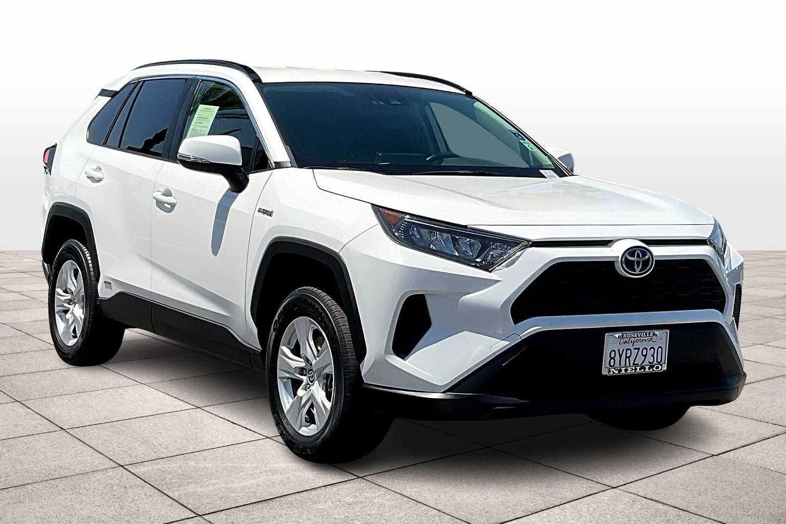 2021 Toyota RAV4 Hybrid LE photo 2
