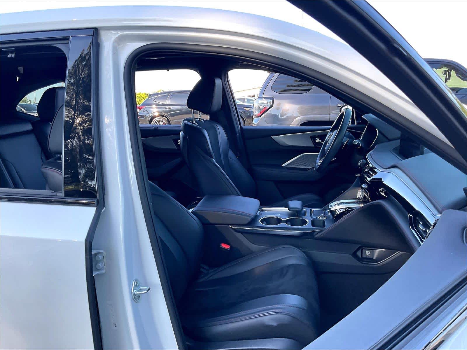 2023 Acura MDX photo 3