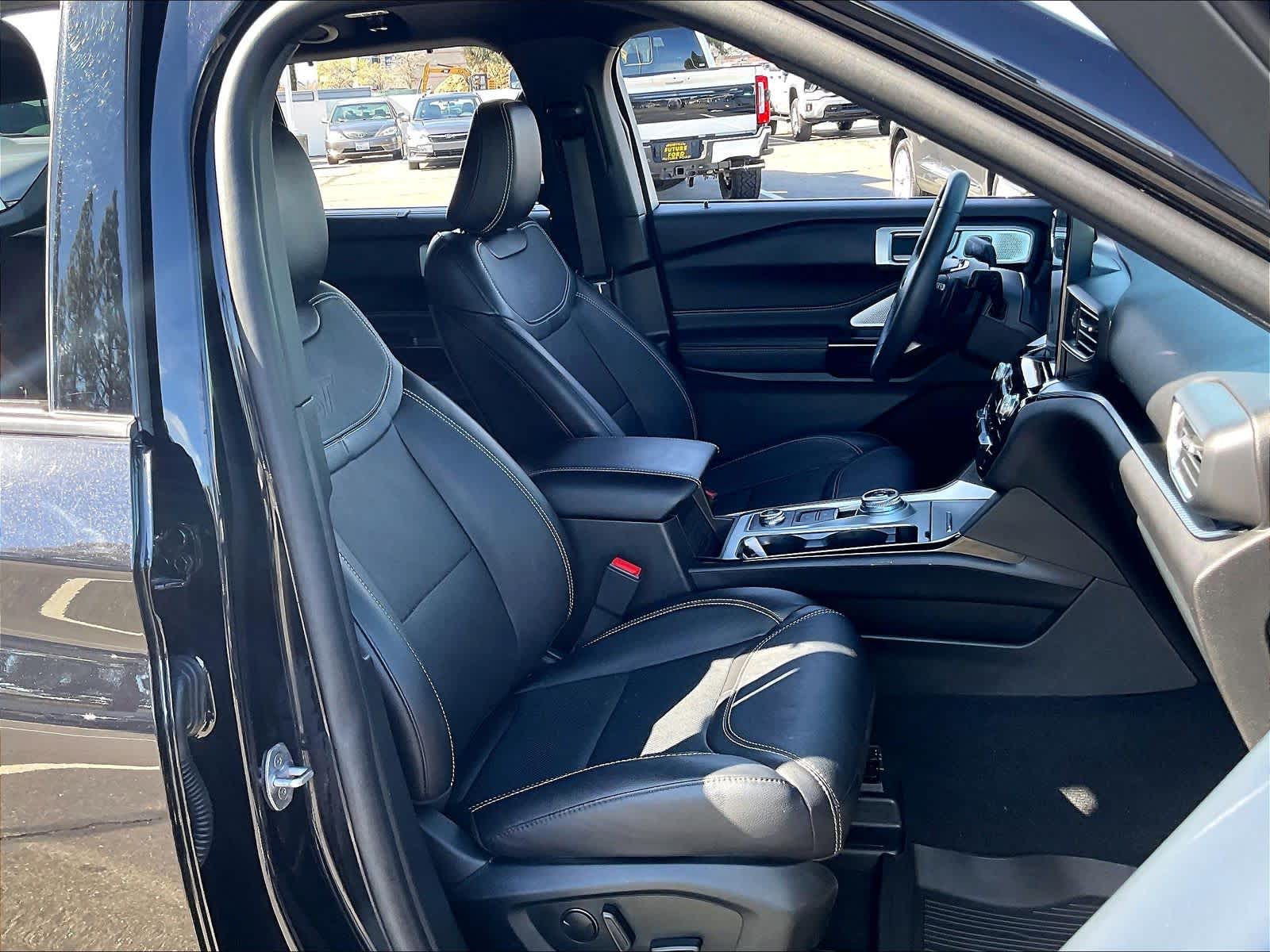 2023 Ford Explorer ST photo 3