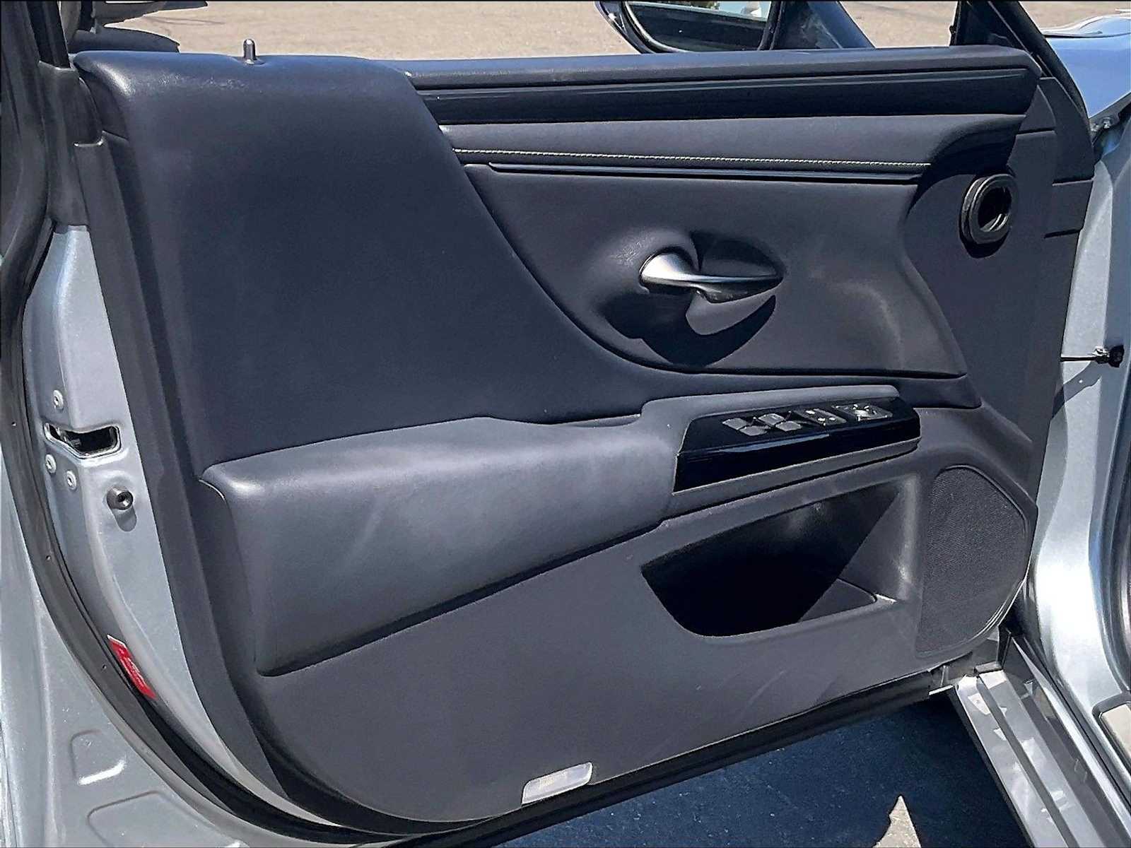 2022 Lexus ES 350 - Photo 23