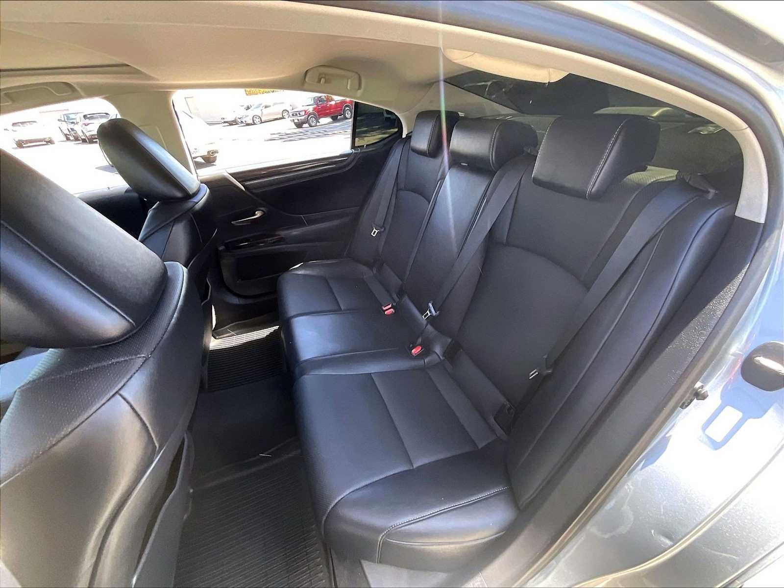 2022 Lexus ES 350 - Photo 26